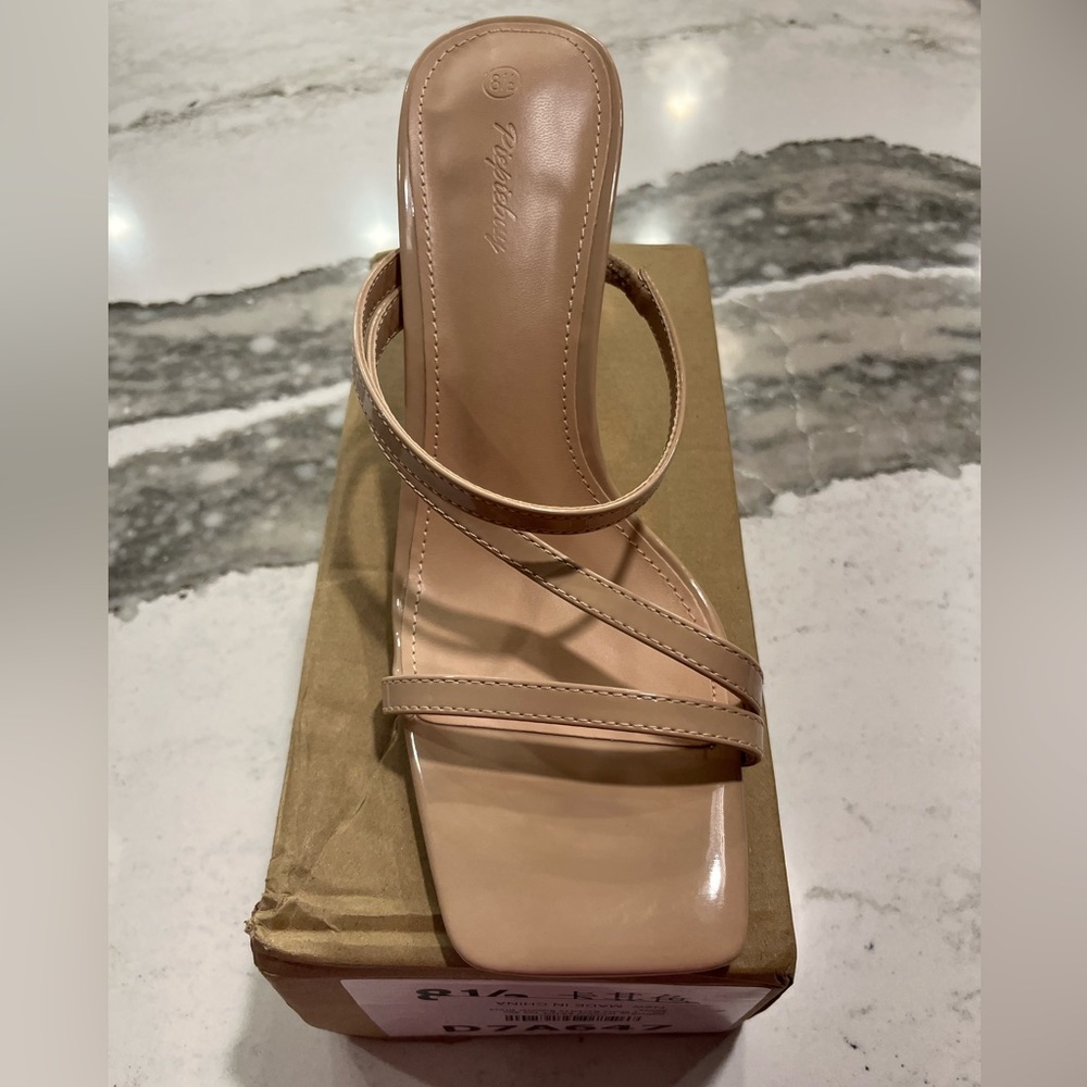 8 1/2 tan 31/2-4 inch block heels new in box
